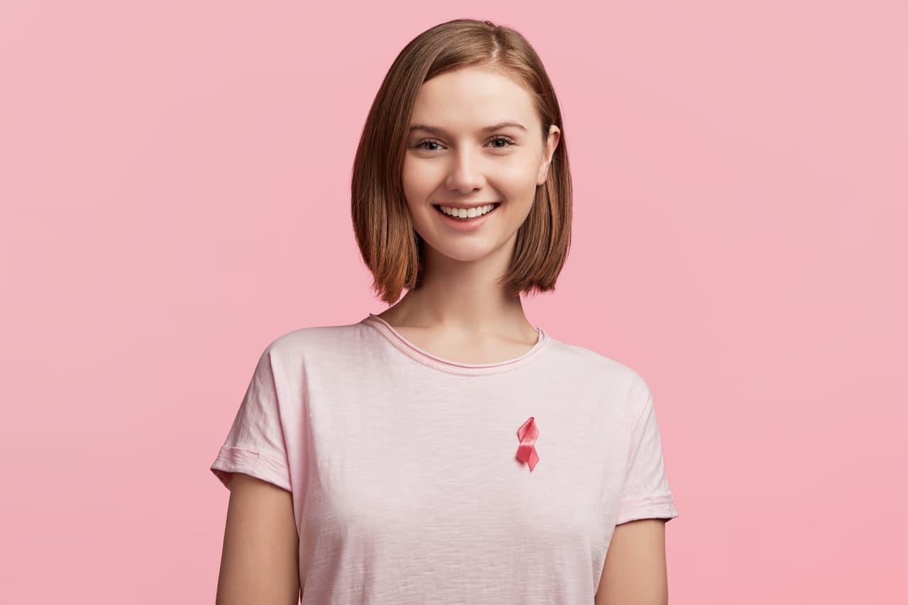 Outubro Rosa: por que o laço dessa cor virou símbolo do combate ao câncer de mama?
