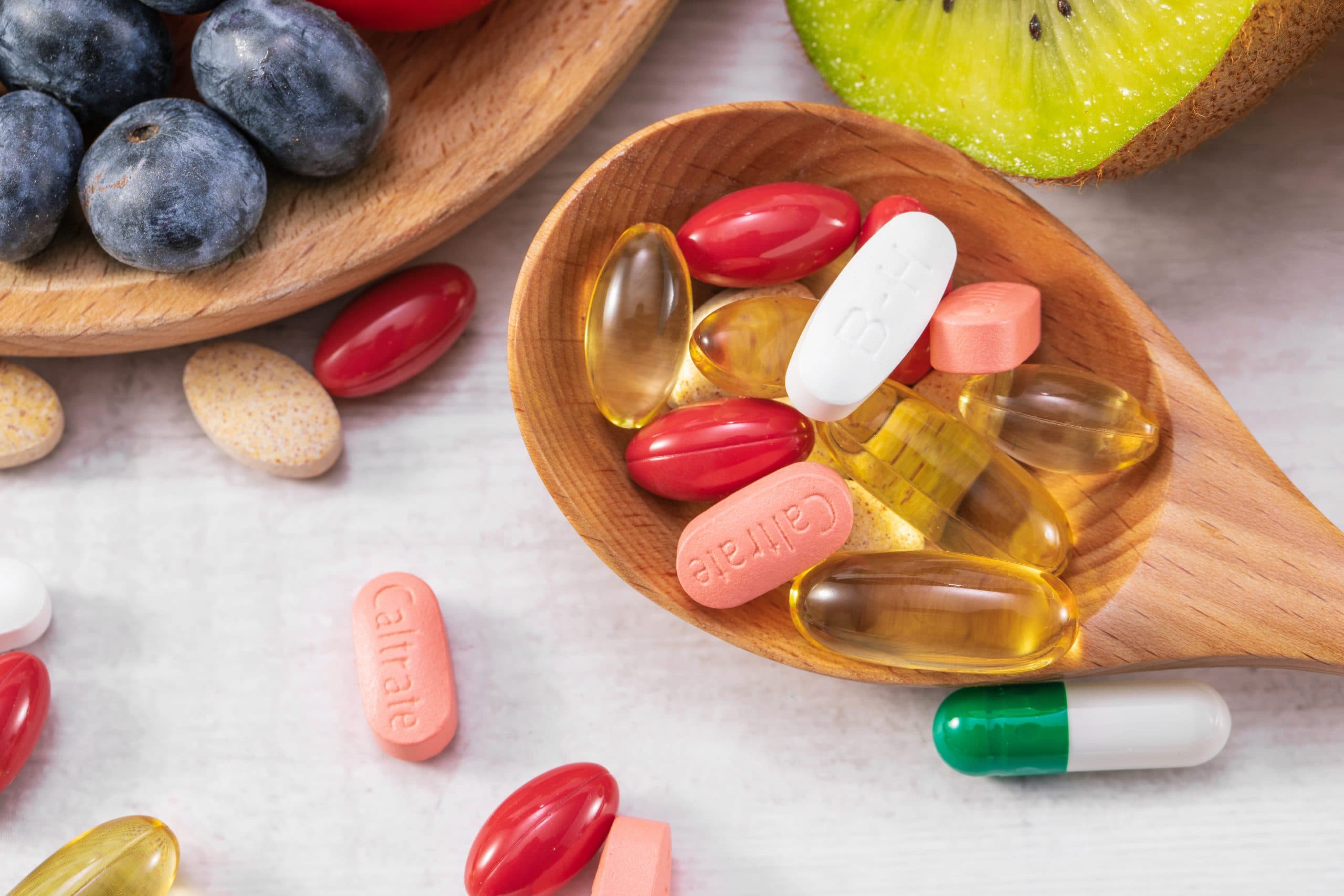 Existem riscos em suplementar vitaminas por conta própria