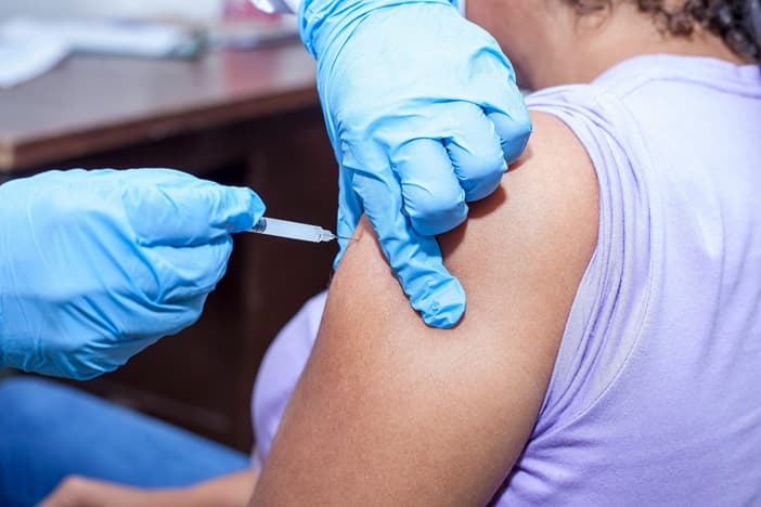 Vacina da gripe: por que ela continua sendo essencial e o que é mito ou verdade sobre a imunização