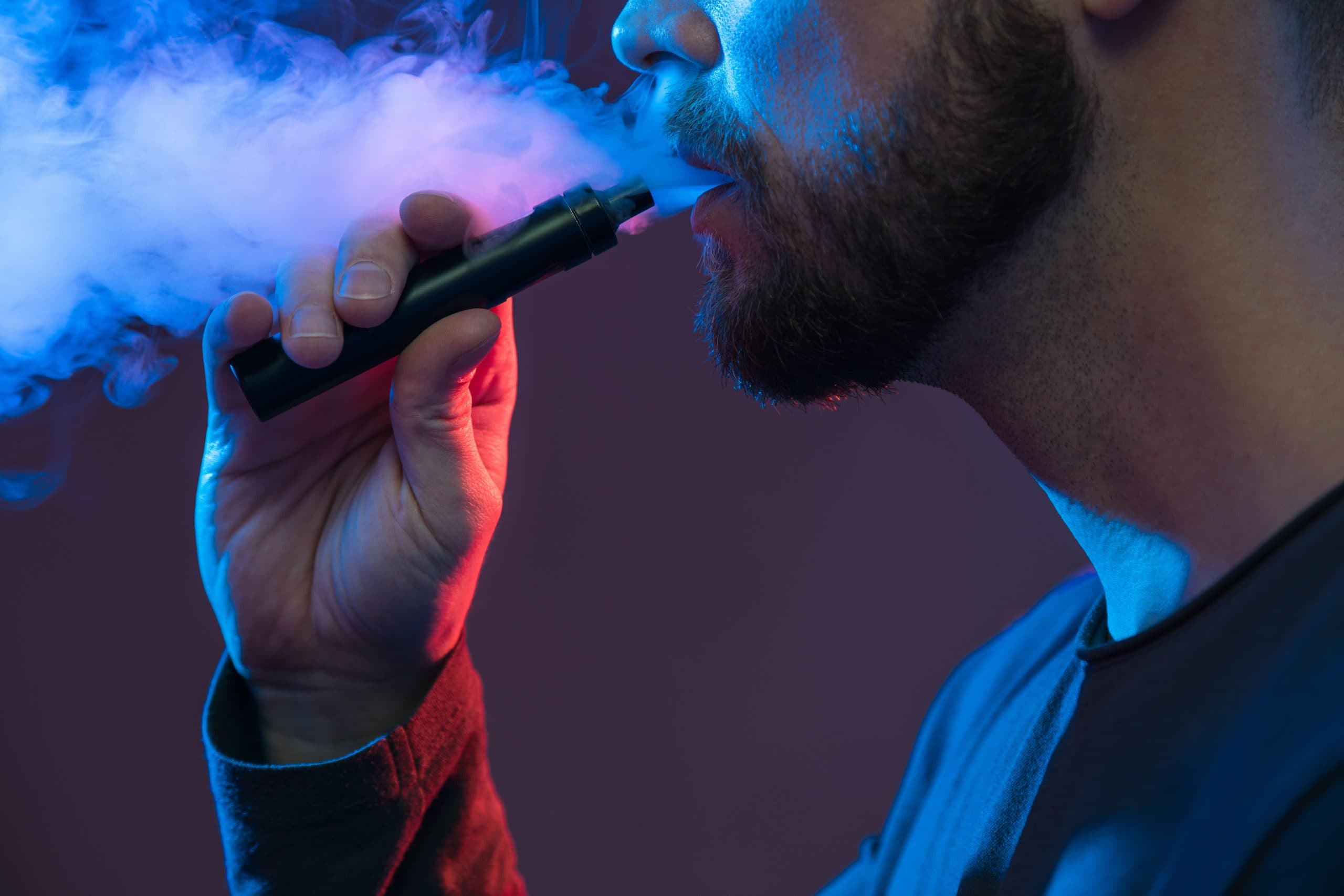 Os perigos dos cigarros eletrônicos e vaporizadores