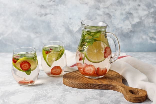 Hidratação com sabor: por que a água saborizada pode transformar o hábito de beber água