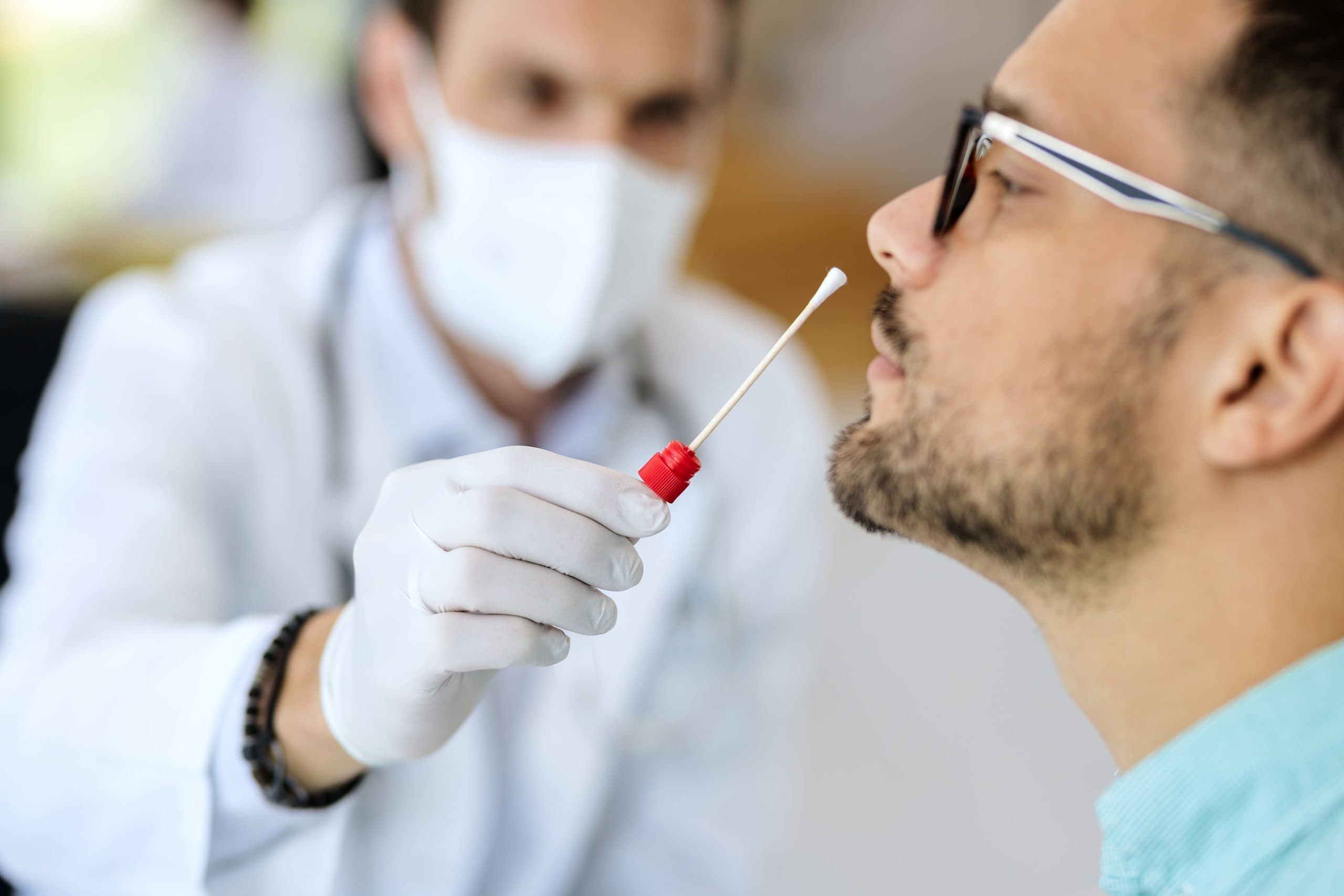Covid torna-se mais perigosa a cada reinfecção