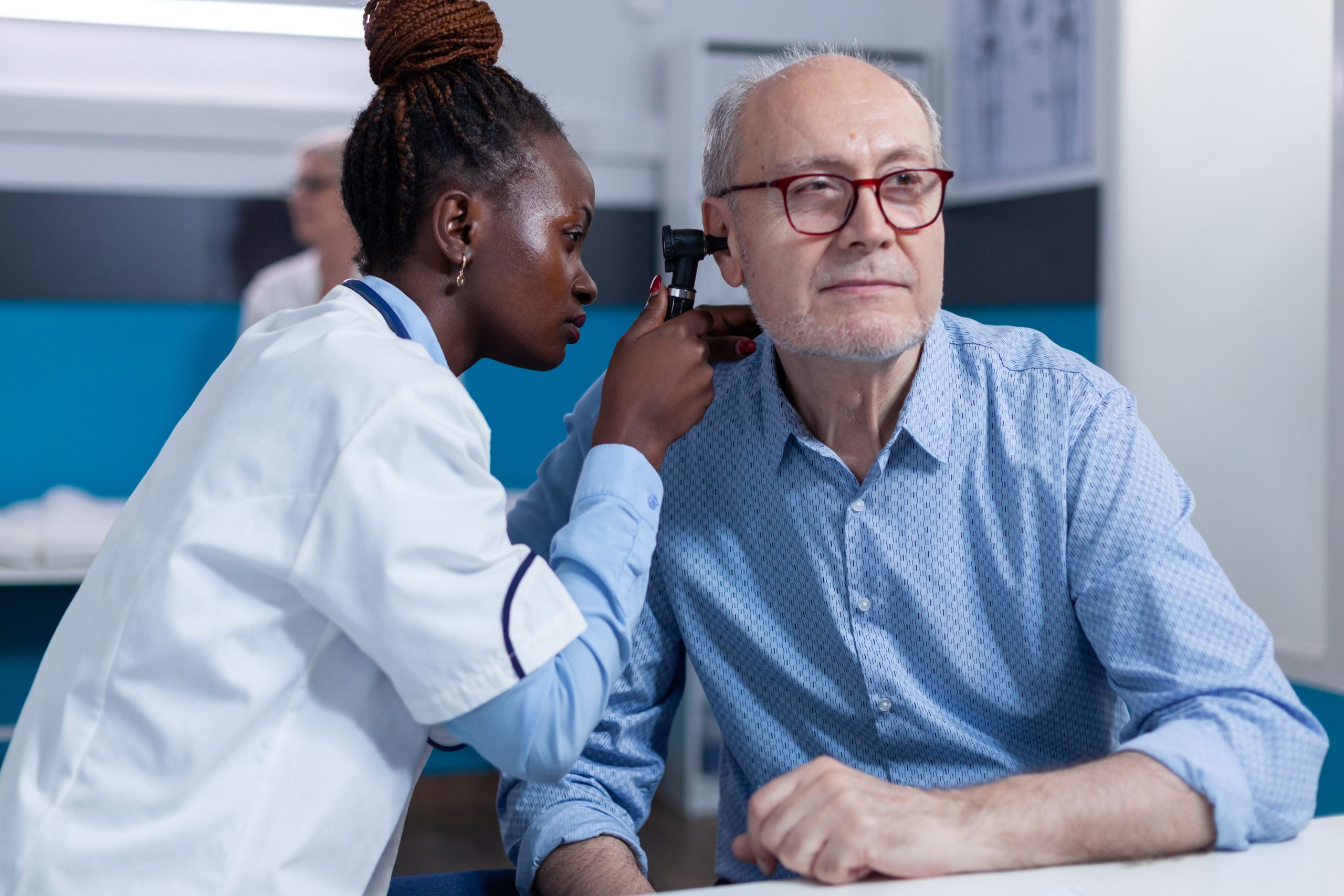 Otite externa: inflamação ganha espaço no verão